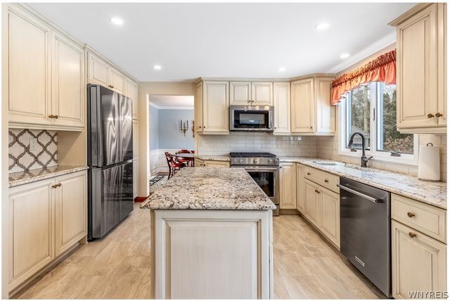 19 Bramblewood Lane, Amherst, NY 14051