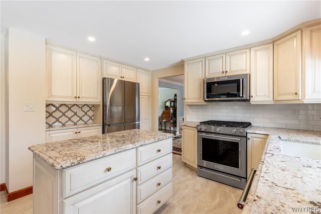 19 Bramblewood Lane, Amherst, NY 14051