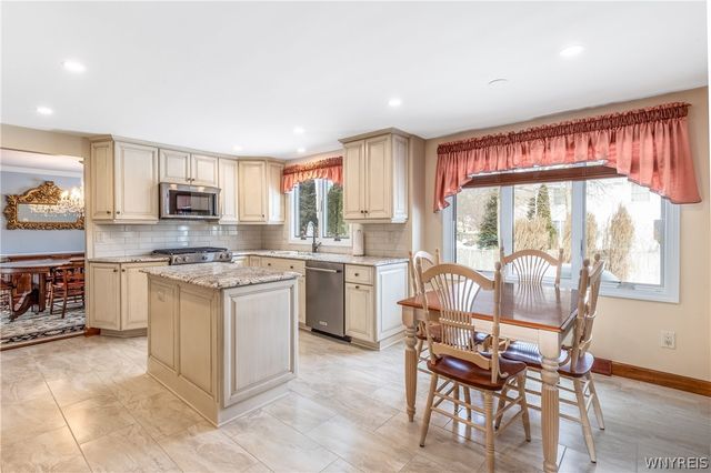 19 Bramblewood Lane, Amherst, NY 14051