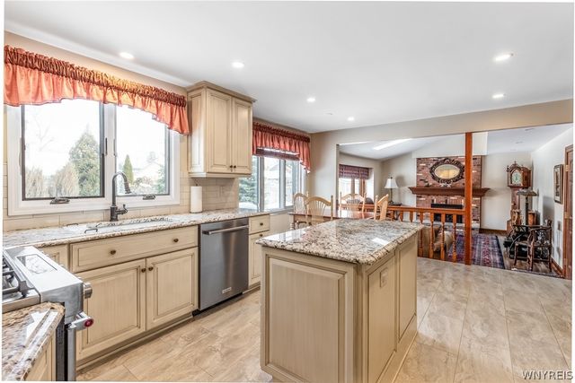 19 Bramblewood Lane, Amherst, NY 14051