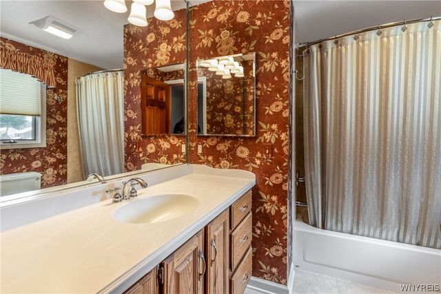 19 Bramblewood Lane, Amherst, NY 14051