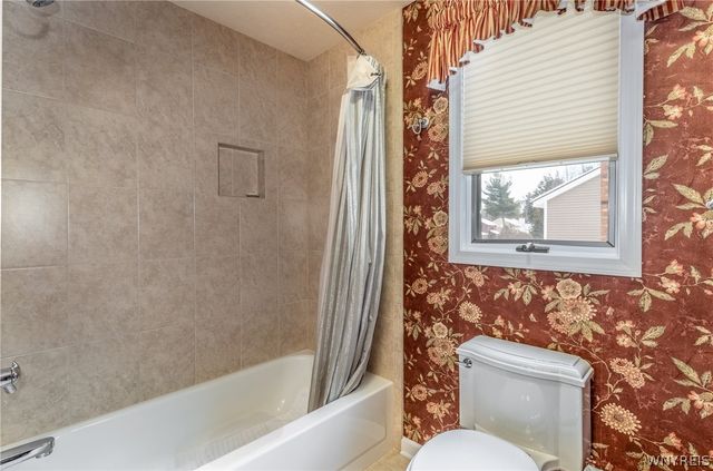 19 Bramblewood Lane, Amherst, NY 14051