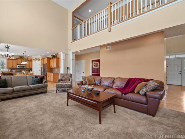 7N919 Cloverfield Road, St. Charles, IL 60175