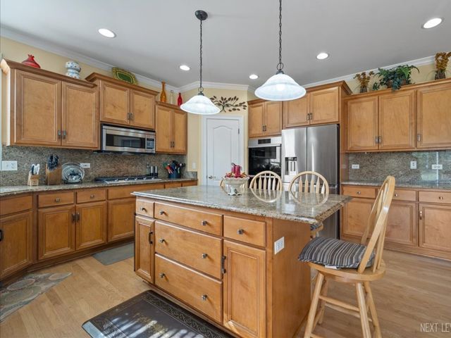 7N919 Cloverfield Road, St. Charles, IL 60175