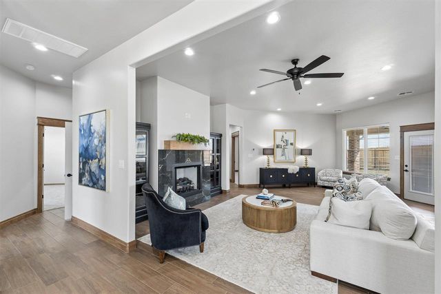 1113 NW St James Place, Lawton, OK 73505