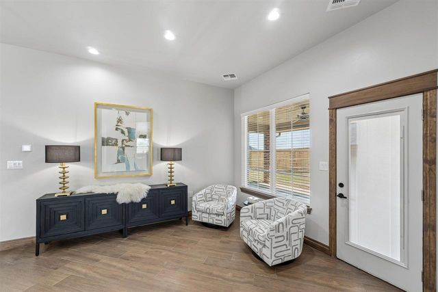 1113 NW St James Place, Lawton, OK 73505