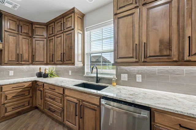 1113 NW St James Place, Lawton, OK 73505