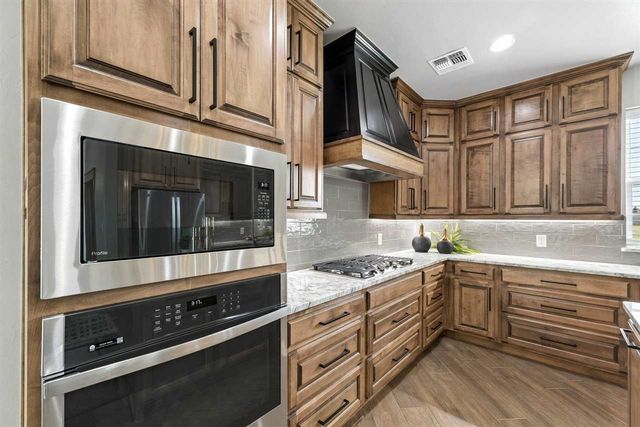 1113 NW St James Place, Lawton, OK 73505