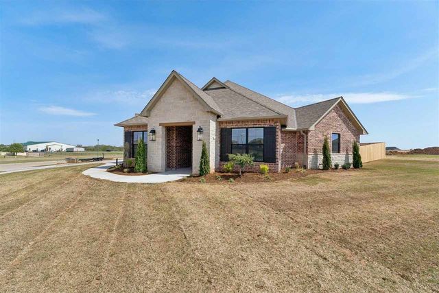 1113 NW St James Place, Lawton, OK 73505