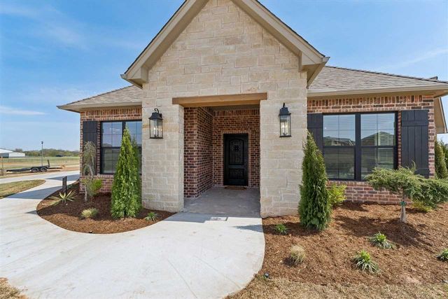 1113 NW St James Place, Lawton, OK 73505