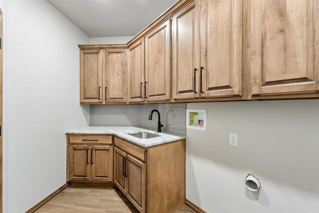 1113 NW St James Place, Lawton, OK 73505