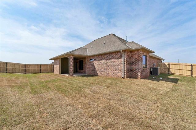 1113 NW St James Place, Lawton, OK 73505