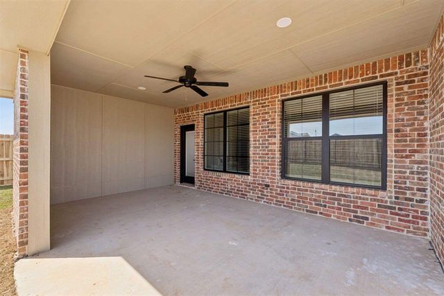 1113 NW St James Place, Lawton, OK 73505