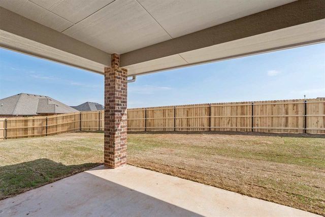 1113 NW St James Place, Lawton, OK 73505