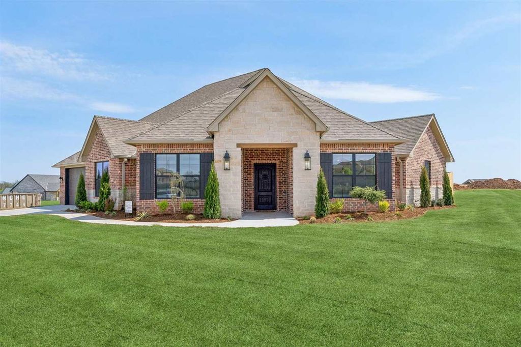 1113 NW St James Place, Lawton, OK 73505