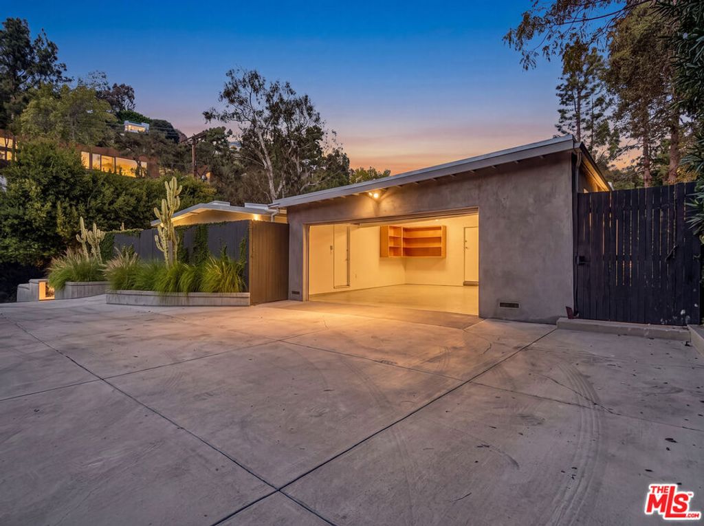 2538 Hutton Drive, Beverly Hills, CA 90210 — photo 4