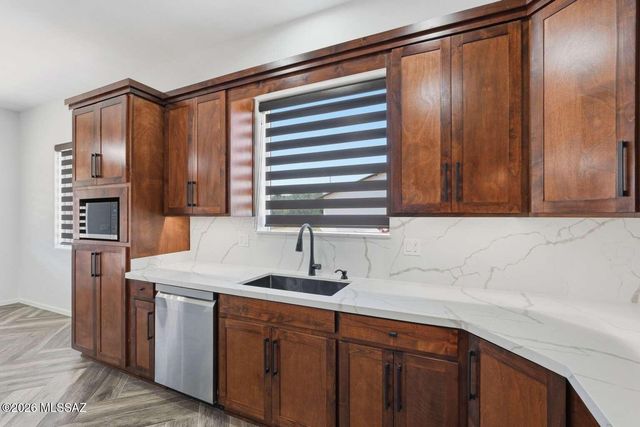 91 Circulo Penjamo, Rio Rico, AZ 85648