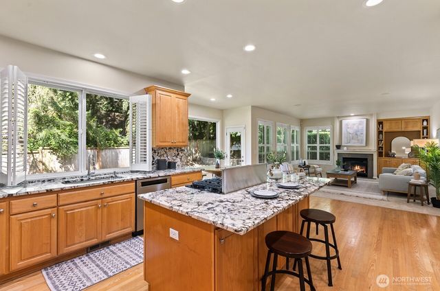 1239 216th Avenue NE, Sammamish, WA 98074