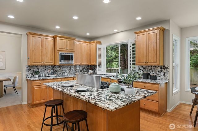 1239 216th Avenue NE, Sammamish, WA 98074