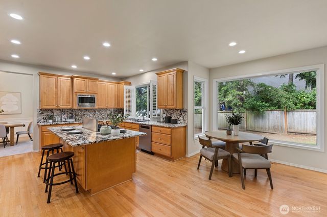 1239 216th Avenue NE, Sammamish, WA 98074