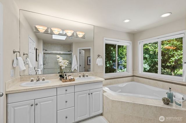 1239 216th Avenue NE, Sammamish, WA 98074