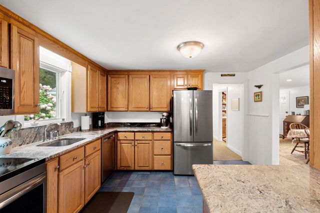 14 Ortins Rd, Hamilton, MA 01982