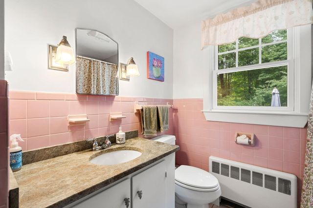 14 Ortins Rd, Hamilton, MA 01982