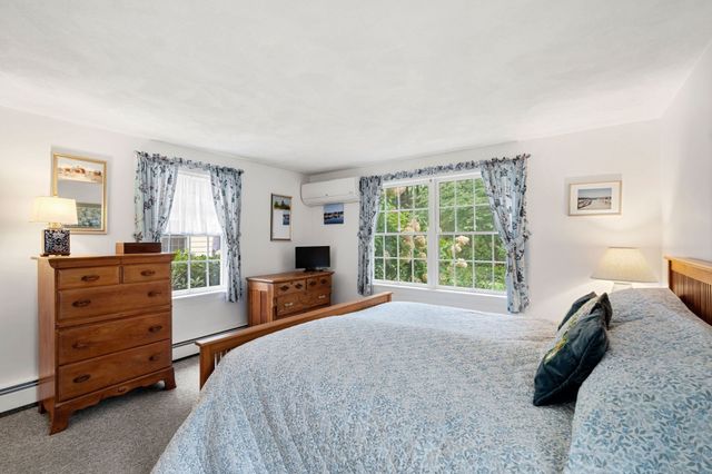 14 Ortins Rd, Hamilton, MA 01982