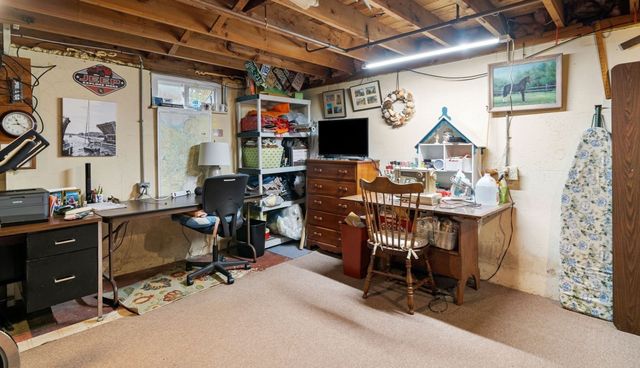 14 Ortins Rd, Hamilton, MA 01982
