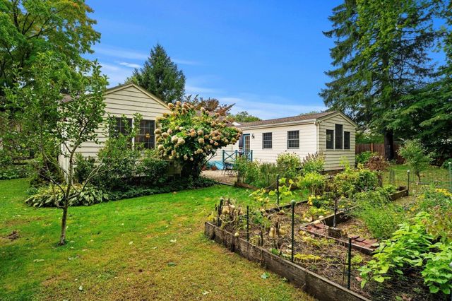 14 Ortins Rd, Hamilton, MA 01982