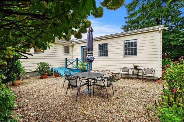 14 Ortins Rd, Hamilton, MA 01982