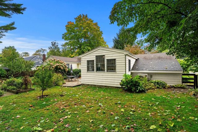 14 Ortins Rd, Hamilton, MA 01982