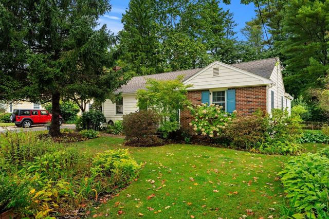 14 Ortins Rd, Hamilton, MA 01982