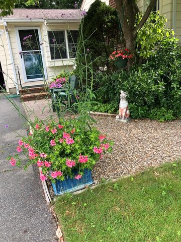 14 Ortins Rd, Hamilton, MA 01982