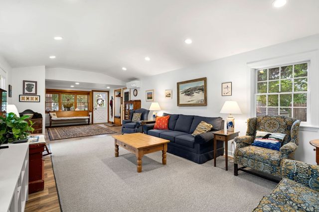 14 Ortins Rd, Hamilton, MA 01982