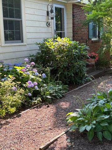 14 Ortins Rd, Hamilton, MA 01982