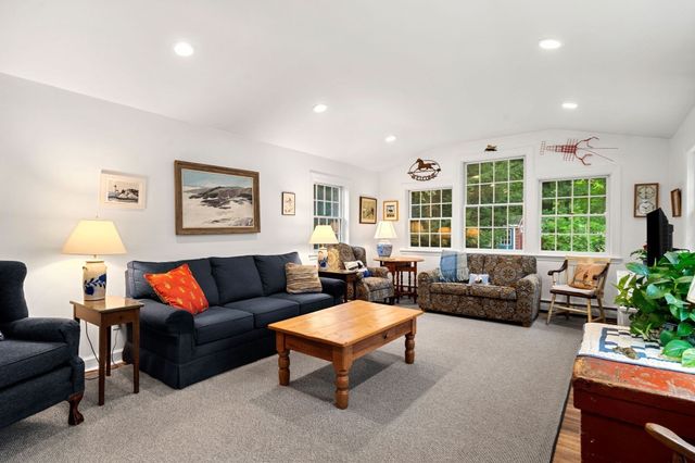 14 Ortins Rd, Hamilton, MA 01982