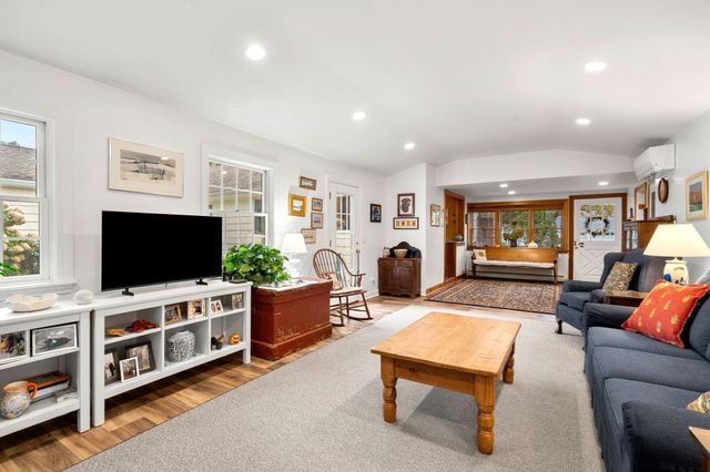 14 Ortins Rd, Hamilton, MA 01982