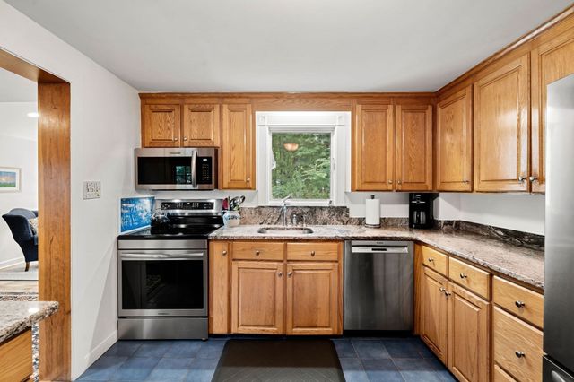 14 Ortins Rd, Hamilton, MA 01982