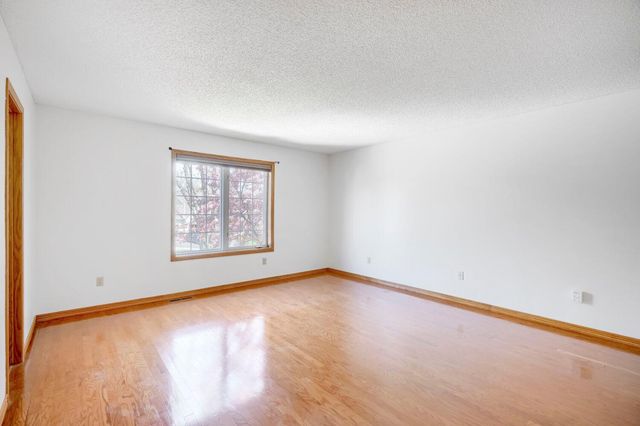 16813 Hutchinson Drive, Lakeville, MN 55044