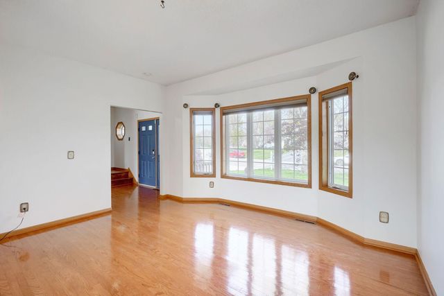 16813 Hutchinson Drive, Lakeville, MN 55044