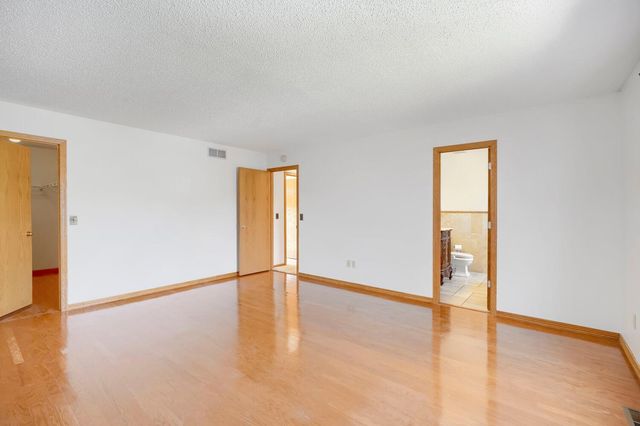 16813 Hutchinson Drive, Lakeville, MN 55044