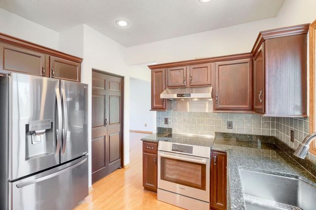 16813 Hutchinson Drive, Lakeville, MN 55044