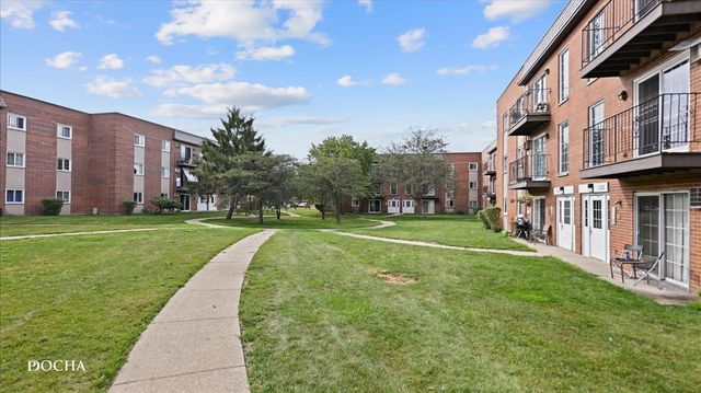 135 W Elk Trail 135, Carol Stream, IL 60188