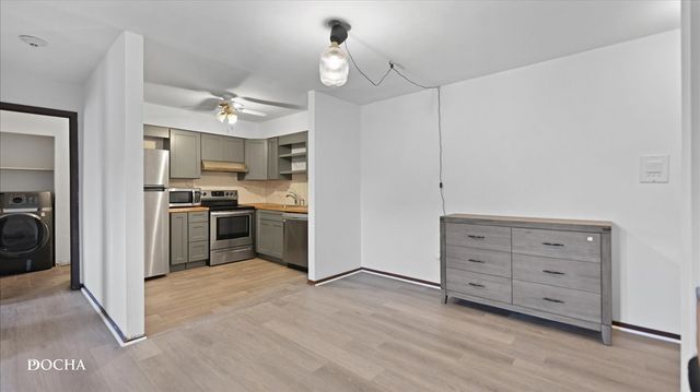 135 W Elk Trail 135, Carol Stream, IL 60188