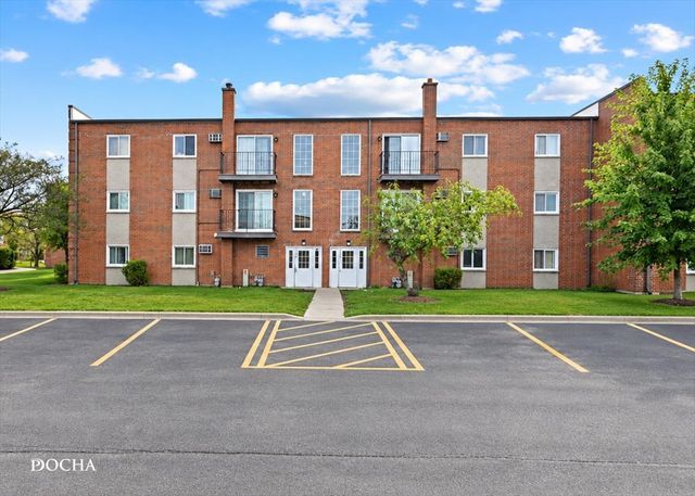 135 W Elk Trail 135, Carol Stream, IL 60188