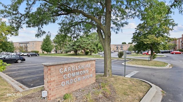 135 W Elk Trail 135, Carol Stream, IL 60188