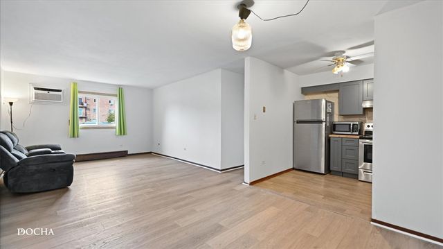 135 W Elk Trail 135, Carol Stream, IL 60188