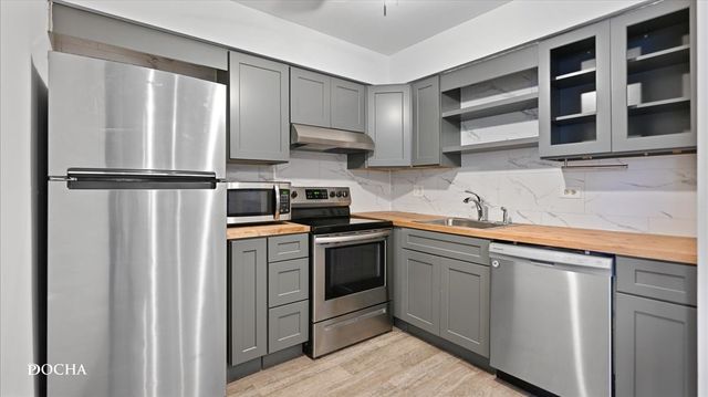 135 W Elk Trail 135, Carol Stream, IL 60188