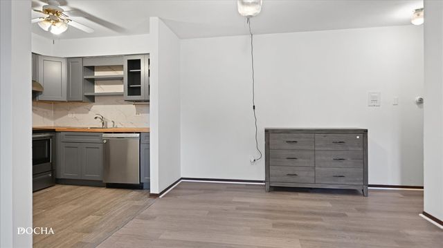 135 W Elk Trail 135, Carol Stream, IL 60188